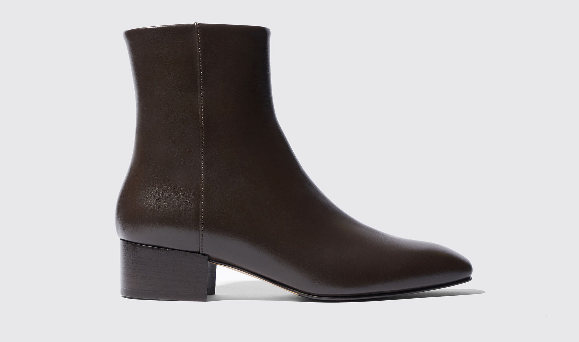 Ambra Brown

Boots